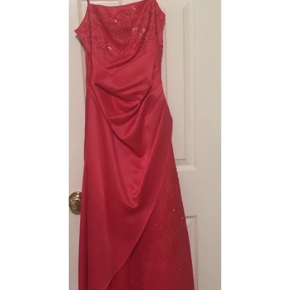 Pink gown - Picture 1 of 2